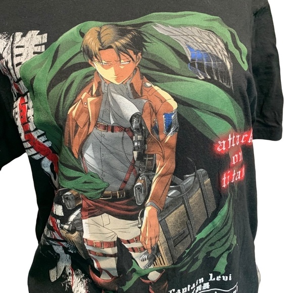 ATTACK on Titan size small T-shirt - Picture 2 of 5